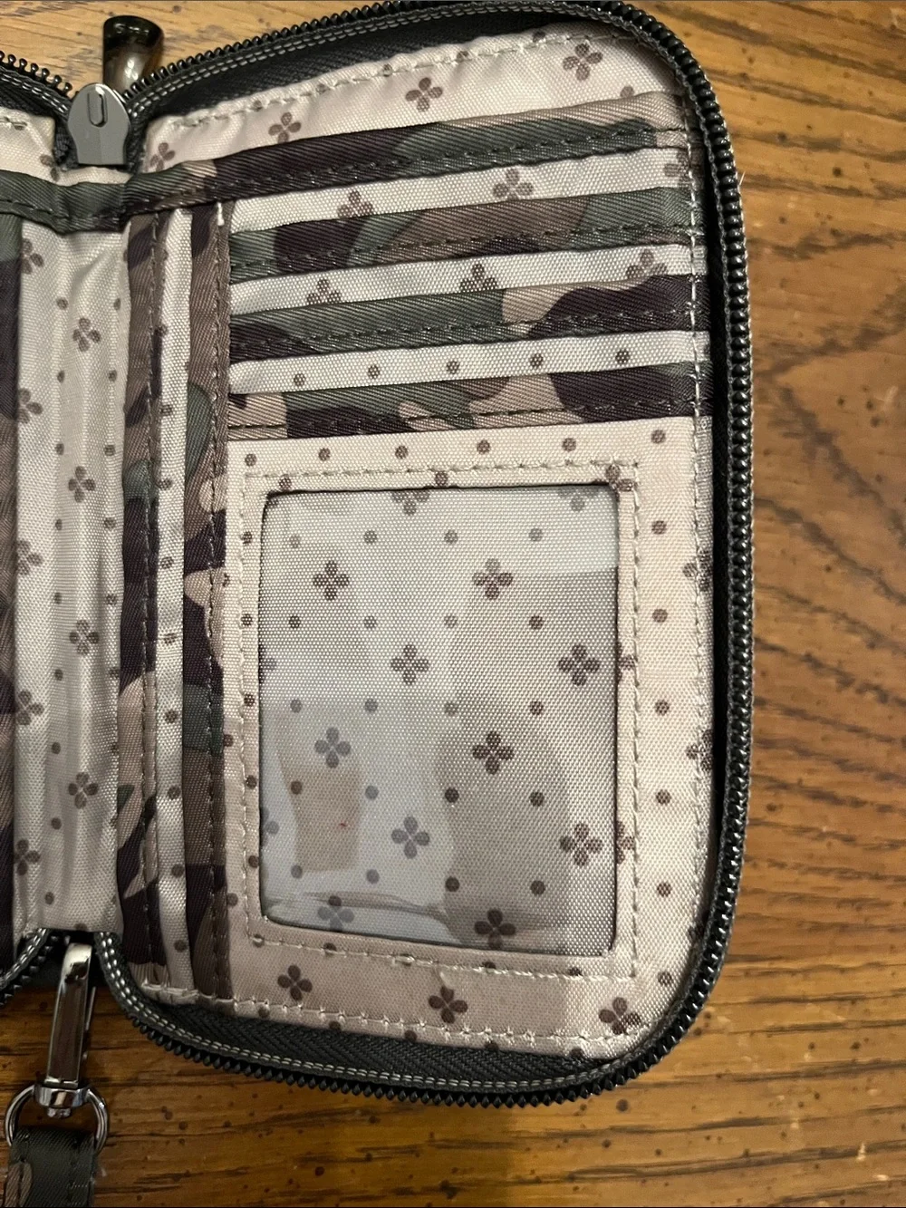 lug compact quilted